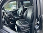 Mercedes-Benz V-klasse 220d Lang Dubbel Cabine | Adaptive Cruise | Lederen Bekleding | Elektrische Schuifdeuren | Elektrisch Bedienbare Achterklep | Leder Interieur | LMV 19 " | Apple Carplay | Navigatie | Camera | Climate Control | Stoelverwarming |