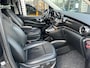 Mercedes-Benz V-klasse 220d Lang Dubbel Cabine | Adaptive Cruise | Lederen Bekleding | Elektrische Schuifdeuren | Elektrisch Bedienbare Achterklep | Leder Interieur | LMV 19 " | Apple Carplay | Navigatie | Camera | Climate Control | Stoelverwarming |