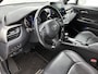 Toyota C-HR / C-HR+ 1.8 Hybrid Style | Dodehoek detectie | Lederen bekleding | Stoel+stuurverwarming | Parkeersensoren voor+achter met assistent | Navigatie | Cruise control Adaptive |