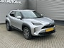 Toyota Yaris Cross 1.5 Hybrid Dynamic | Adaptive Cruise | Parkeersensoren | Stoel & Stuurverwarming | Apple Carplay | Camera | LMV 17" | Draadloze Telefoonlader |