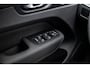 Volvo XC60 2.0 T8 Plug-in hybrid AWD Ultra Dark Executive Edition | Luchtvering | 22" | Gelamineerd Glas | Bowers & Wilkins | Stoelmassage & Ventilatie |