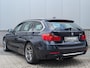 BMW 3-Serie Touring 328i High Executive | Panorama | HUD | Trekhaak | Leer | H&K Audio | Org NL |
