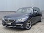 BMW 3-Serie Touring 328i High Executive | Panorama | HUD | Trekhaak | Leer | H&K Audio | Org NL |