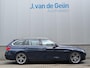 BMW 3-Serie Touring 328i High Executive | Panorama | HUD | Trekhaak | Leer | H&K Audio | Org NL |