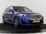 BMW X1 M Sport | xDrive23i | Adaptive Cruise | Trekhaak | Head-Up | Leder | 360 camera | Stoelverwarming | Keyless | Adaptief LED | Carplay | Sportstoelen | Live Cockpit Professional | 204pk