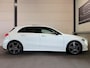 Mercedes-Benz A-klasse 200 AMG Pano, Cruise Control, Sfeerverlichting, Burmester, Keyless, A35 Diffuser, Achteruitrijcamera, LED