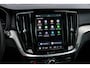 Volvo V60 2.0 T6 Plug-in hybrid AWD Ultra Dark | Schuif-/kanteldak | Head Up Display | Donker Glas | Sportstoelen | Power Seats | Harman Kardon |