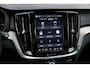 Volvo V60 2.0 T6 Plug-in hybrid AWD Ultra Dark | Schuif-/kanteldak | Head Up Display | Donker Glas | Sportstoelen | Power Seats | Harman Kardon |