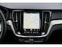 Volvo V60 2.0 T6 Plug-in hybrid AWD Ultra Dark | Schuif-/kanteldak | Head Up Display | Donker Glas | Sportstoelen | Power Seats | Harman Kardon |