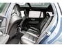 Volvo V60 2.0 T6 Plug-in hybrid AWD Ultra Dark | Schuif-/kanteldak | Head Up Display | Donker Glas | Sportstoelen | Power Seats | Harman Kardon |