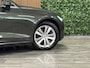 Volvo V60 B4 Aut. Business Edition | Trekhaak | Pine Grey! | Adaptieve Cruise Control | Stoel en Stuurwielverwarming | Parkeercamera | Pilot Assist | BLIS Dode Hoek Detectie | Lederen bekleding | Zitting verlenging voorstoelen | 17 Inch | Keyless Drive | Privacy Glass | 4-Voudig verstelbare lendesteun elektrisch | Parkeersensoren voor+achter | Elektrisch bedienbare achterklep | Draadloos telefoon opladen | DAB Radio | Apple Carplay/Android Auto | Climate Control L+R | Volvo On Call met mobiele App functie | Pine Grey Metallic |