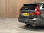 Volvo V60 B4 Aut. Business Edition | Trekhaak | Pine Grey! | Adaptieve Cruise Control | Stoel en Stuurwielverwarming | Parkeercamera | Pilot Assist | BLIS Dode Hoek Detectie | Lederen bekleding | Zitting verlenging voorstoelen | 17 Inch | Keyless Drive | Privacy Glass | 4-Voudig verstelbare lendesteun elektrisch | Parkeersensoren voor+achter | Elektrisch bedienbare achterklep | Draadloos telefoon opladen | DAB Radio | Apple Carplay/Android Auto | Climate Control L+R | Volvo On Call met mobiele App functie | Pine Grey Metallic |