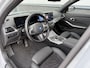BMW 3-Serie Touring 320e M Sport | SOH 97% | Panorama | Trekhaak | Apple Carplay - Android Auto | Sfeerverlichting | Brooklyn Grau