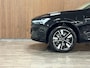 Volvo XC60 T6 AWD Recharge Plus Dark | MY26 Facelift | Schuifdak | Trekhaak | 360° Camera | | Head-Up Display | Harman Kardon | All Season banden |Adaptieve Cruise Control | Stoelverwarming voor+achter | Stuurwielverwarming | Pilot Assist | BLIS Dode Hoek Detectie | 19 Inch | Elektrische voorstoelen geheugen | Quilted Nordico bekleding | Zitting verlenging voorstoelen | Google Infotainment | Keyless Drive | Parkeersensoren voor+achter | Elektrisch bedienbare achterklep | DAB Radio | Apple Carplay/Android Auto | Draadloos telefoon opladen | Volvo On Call met mobiele App functie | Onyx Black Metallic |