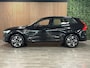 Volvo XC60 T6 AWD Recharge Plus Dark | MY26 Facelift | Schuifdak | Trekhaak | 360° Camera | | Head-Up Display | Harman Kardon | All Season banden |Adaptieve Cruise Control | Stoelverwarming voor+achter | Stuurwielverwarming | Pilot Assist | BLIS Dode Hoek Detectie | 19 Inch | Elektrische voorstoelen geheugen | Quilted Nordico bekleding | Zitting verlenging voorstoelen | Google Infotainment | Keyless Drive | Parkeersensoren voor+achter | Elektrisch bedienbare achterklep | DAB Radio | Apple Carplay/Android Auto | Draadloos telefoon opladen | Volvo On Call met mobiele App functie | Onyx Black Metallic |