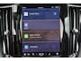 Volvo XC60 T6 Recharge AWD Plus Dark - Panorama/schuifdak - IntelliSafe Assist & Surround - 360º Camera - Harman/Kardon audio - Adaptieve LED koplampen - Verwarmde voorstoelen, stuur & achterbank - Parkeersensoren voor & achter - Elektr. bedienb. voorstoelen met geheugen - Draadloze tel. lader - Extra getint glas - 19' LMV