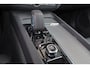 Volvo XC60 T6 Recharge AWD Plus Dark - Panorama/schuifdak - IntelliSafe Assist & Surround - 360º Camera - Harman/Kardon audio - Adaptieve LED koplampen - Verwarmde voorstoelen, stuur & achterbank - Parkeersensoren voor & achter - Elektr. bedienb. voorstoelen met geheugen - Draadloze tel. lader - Extra getint glas - 19' LMV