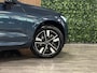 Volvo XC60 T6 AWD Recharge Plus Dark | MY26 Facelift | Schuifdak | Trekhaak | 360° Camera | | Head-Up Display | Harman Kardon | All Season banden | Adaptieve Cruise Control | Stoelverwarming voor+achter | Stuurwielverwarming | Pilot Assist | BLIS Dode Hoek Detectie | 19 Inch | Elektrische voorstoelen geheugen | Quilted Nordico bekleding | Zitting verlenging voorstoelen | Google Infotainment | Keyless Drive | Parkeersensoren voor+achter | Elektrisch bedienbare achterklep | DAB Radio | Apple Carplay/Android Auto | Draadloos telefoon opladen | Volvo On Call met mobiele App functie | Denim Blue Metallic |