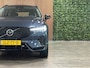 Volvo XC60 T6 AWD Recharge Plus Dark | MY26 Facelift | Schuifdak | Trekhaak | 360° Camera | | Head-Up Display | Harman Kardon | All Season banden | Adaptieve Cruise Control | Stoelverwarming voor+achter | Stuurwielverwarming | Pilot Assist | BLIS Dode Hoek Detectie | 19 Inch | Elektrische voorstoelen geheugen | Quilted Nordico bekleding | Zitting verlenging voorstoelen | Google Infotainment | Keyless Drive | Parkeersensoren voor+achter | Elektrisch bedienbare achterklep | DAB Radio | Apple Carplay/Android Auto | Draadloos telefoon opladen | Volvo On Call met mobiele App functie | Denim Blue Metallic |