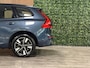Volvo XC60 T6 AWD Recharge Plus Dark | MY26 Facelift | Schuifdak | Trekhaak | 360° Camera | | Head-Up Display | Harman Kardon | All Season banden | Adaptieve Cruise Control | Stoelverwarming voor+achter | Stuurwielverwarming | Pilot Assist | BLIS Dode Hoek Detectie | 19 Inch | Elektrische voorstoelen geheugen | Quilted Nordico bekleding | Zitting verlenging voorstoelen | Google Infotainment | Keyless Drive | Parkeersensoren voor+achter | Elektrisch bedienbare achterklep | DAB Radio | Apple Carplay/Android Auto | Draadloos telefoon opladen | Volvo On Call met mobiele App functie | Denim Blue Metallic |