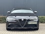 Alfa Romeo Giulia 200pk Sprint | 1ste eigenaar | LEER | Camera | Dodehoekdetectie | 18"LMV | Sportstoelen | AUTOMAAT