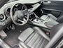 Alfa Romeo Giulia 200pk Sprint | 1ste eigenaar | LEER | Camera | Dodehoekdetectie | 18"LMV | Sportstoelen | AUTOMAAT
