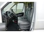 Peugeot Boxer 335 2.2 BlueHDi 140 L2H2 Premium in Topstaat |1e eigenaar |Camera |Cruise |Navi |140 pk |3500 KG |BPM vrij |Mooie camperbasis |Metallic lak |Parkeersensoren |EURO6D
