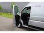 Peugeot Boxer 335 2.2 BlueHDi 140 L2H2 Premium in Topstaat |1e eigenaar |Camera |Cruise |Navi |140 pk |3500 KG |BPM vrij |Mooie camperbasis |Metallic lak |Parkeersensoren |EURO6D