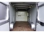 Peugeot Boxer 335 2.2 BlueHDi 140 L2H2 Premium in Topstaat |1e eigenaar |Camera |Cruise |Navi |140 pk |3500 KG |BPM vrij |Mooie camperbasis |Metallic lak |Parkeersensoren |EURO6D