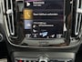Volvo XC40 T2 R-Design | 360 Camera | Trekhaak | Panoramadak | Premium audio | Stuurwiel verwarmd |