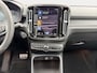 Volvo XC40 T2 R-Design | 360 Camera | Trekhaak | Panoramadak | Premium audio | Stuurwiel verwarmd |