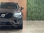 Volvo XC90 T8 AWD Recharge Ultra Ultimate Dark | Stoelventilatie | Trekhaak | 360 Camera | Head-Up Display | Stoelmassage | 455pk | Harman Kardon | Adaptieve Cruise Control | Stoelverwarming voor+achter | Stuurwielverwarming | Schuifdak | 20 Inch | Full LED Meesturende koplampen | Pilot Assist | BLIS Dode Hoek Detectie | Alcantara hemelbekleding | Lederen handgrepen en zonnekleppen | Elektrische voorstoelen geheugen | Nappa Lederen bekleding | Zitting verlenging voorstoelen | Lederen Dashboard | Google Infotainment | Keyless Drive | Parkeersensoren voor+achter | Privacy Glass | Elektrisch bedienbare achterklep | Geïntegreerde zongordijnen achterportieren | Geïntegreerd kinderzitje achterin | Verlichte instaplijsten | 7-Persoons | 4-Zone Climate Control | DAB Radio | Apple Carplay/Android Auto | Draadloos telefoon opladen | Volvo On Call met mobiele App functie | Platinum Grey Metallic |