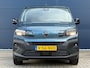 Peugeot e-Partner EV 50kWh 136pk L1 | Navigatie | Digitale binnenspiegel | Apple Carplay & Android Auto | Warmtepomp | 16" Lichtmetalen velgen | Houtenvloer in laadruimte met antislip afwerking (9mm) + houten zijwanden | Volledige scheidingswand met kledinghaak | Pakket Comfort Connect