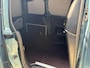 Peugeot e-Partner EV 50kWh 136pk L1 | Navigatie | Digitale binnenspiegel | Apple Carplay & Android Auto | Warmtepomp | 16" Lichtmetalen velgen | Houtenvloer in laadruimte met antislip afwerking (9mm) + houten zijwanden | Volledige scheidingswand met kledinghaak | Pakket Comfort Connect