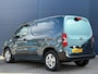 Peugeot e-Partner EV 50kWh 136pk L1 | Navigatie | Digitale binnenspiegel | Apple Carplay & Android Auto | Warmtepomp | 16" Lichtmetalen velgen | Houtenvloer in laadruimte met antislip afwerking (9mm) + houten zijwanden | Volledige scheidingswand met kledinghaak | Pakket Comfort Connect