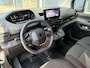 Peugeot e-Partner EV 50kWh 136pk L1 | Navigatie | Digitale binnenspiegel | Apple Carplay & Android Auto | Warmtepomp | 16" Lichtmetalen velgen | Houtenvloer in laadruimte met antislip afwerking (9mm) + houten zijwanden | Volledige scheidingswand met kledinghaak | Pakket Comfort Connect