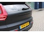 Volvo XC40 2.0 B4 197PK PLUS BLACK EDITION PANORAMISCH SCHUIF/KANTELDAK | LIGHTING PACK - MATRIX LED KOPLAMPEN MET REINIGINGSINSTALLATIE EN MISTLAMPEN | PREMIUM AUDIO BY HARMAN KARDON | APPLE CARPLAY/ANDROID AUTO | DRAADLOZE TELEFOONLADER | LICHTMETALEN VELGEN 20'' 5-SPAAKS BLACK EDITION | VISIUAL PARK ASSIST (360 GRADEN CAMERA) | PARKEERSENSOREN VOOR + ACHTER | BLIND SPOT INFORMATION SYSTEM (DODE HOEK BEWAKING) | INKLAPBARE TREKHAAK MET 2000KG TREKGEWICHT! | POWER SEATS - ELEKTRISCH VERSTELBARE VOORSTOELEN MET GEHEUGEN OP BESTUURDERSSTOEL | STOEL, STUUR EN VOORRUIT VERWARMING | ELEKTRISCH NEERKLAPBARE HOOFDSTEUNEN ACHTER | VOLVO GUARD ALARM | ELEKTRISCH BEDIENBARE ACHTERKLEP | EXTRA GETINT GLAS ACHTERPORTIEREN EN ACHTERRUIT | GEWRAPT MET 3M MAT ZWARTE WRAP |