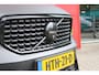 Volvo XC40 2.0 B4 197PK PLUS BLACK EDITION PANORAMISCH SCHUIF/KANTELDAK | LIGHTING PACK - MATRIX LED KOPLAMPEN MET REINIGINGSINSTALLATIE EN MISTLAMPEN | PREMIUM AUDIO BY HARMAN KARDON | APPLE CARPLAY/ANDROID AUTO | DRAADLOZE TELEFOONLADER | LICHTMETALEN VELGEN 20'' 5-SPAAKS BLACK EDITION | VISIUAL PARK ASSIST (360 GRADEN CAMERA) | PARKEERSENSOREN VOOR + ACHTER | BLIND SPOT INFORMATION SYSTEM (DODE HOEK BEWAKING) | INKLAPBARE TREKHAAK MET 2000KG TREKGEWICHT! | POWER SEATS - ELEKTRISCH VERSTELBARE VOORSTOELEN MET GEHEUGEN OP BESTUURDERSSTOEL | STOEL, STUUR EN VOORRUIT VERWARMING | ELEKTRISCH NEERKLAPBARE HOOFDSTEUNEN ACHTER | VOLVO GUARD ALARM | ELEKTRISCH BEDIENBARE ACHTERKLEP | EXTRA GETINT GLAS ACHTERPORTIEREN EN ACHTERRUIT | GEWRAPT MET 3M MAT ZWARTE WRAP |