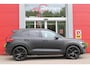 Volvo XC40 2.0 B4 197PK PLUS BLACK EDITION PANORAMISCH SCHUIF/KANTELDAK | LIGHTING PACK - MATRIX LED KOPLAMPEN MET REINIGINGSINSTALLATIE EN MISTLAMPEN | PREMIUM AUDIO BY HARMAN KARDON | APPLE CARPLAY/ANDROID AUTO | DRAADLOZE TELEFOONLADER | LICHTMETALEN VELGEN 20'' 5-SPAAKS BLACK EDITION | VISIUAL PARK ASSIST (360 GRADEN CAMERA) | PARKEERSENSOREN VOOR + ACHTER | BLIND SPOT INFORMATION SYSTEM (DODE HOEK BEWAKING) | INKLAPBARE TREKHAAK MET 2000KG TREKGEWICHT! | POWER SEATS - ELEKTRISCH VERSTELBARE VOORSTOELEN MET GEHEUGEN OP BESTUURDERSSTOEL | STOEL, STUUR EN VOORRUIT VERWARMING | ELEKTRISCH NEERKLAPBARE HOOFDSTEUNEN ACHTER | VOLVO GUARD ALARM | ELEKTRISCH BEDIENBARE ACHTERKLEP | EXTRA GETINT GLAS ACHTERPORTIEREN EN ACHTERRUIT | GEWRAPT MET 3M MAT ZWARTE WRAP |