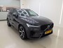 Volvo XC60 2.0 T8 Plug-in hybrid AWD Ultra Dark | Trekhaak | Bower & Wilkins | Luchtvering | PDC V+A en 360 camera | 21 inch LM | Extra getint glas |