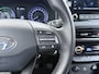 Hyundai Kona 1.6GDI HEV Hybride Autom. Trekhaak Adap.Cruise Camera Apple Carplay Android Auto Navi Ecc Pdc Comfort Smart Led Lmv 16" DAB Krell®-Audio Lane Assist Isofix Rijstrooksensor 1.300KG Trekgewicht 1e Eigenaar Origineel Nederlandse Auto