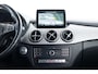 Mercedes-Benz B-klasse 180 Ambition AMG Line Night pakket/Aut/18 Inch/Half leder/Ned auto/Navigatie