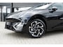 Lynk & Co 02 276PK More 66 kWh, MY27, 360 Graden Camera, Harman Kardon, Panoramadak, Elektrisch bedienbare voorstoelen met geheugen, Keyless Entry, Getint glas, Adaptieve Cruise Control, Dodehoekassistent, Sfeerverlichting, Stuurwielverwarming, Stoelverwarming