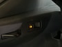 Volkswagen T-Roc 1.5 eTSI R-LINE ZWART-DAK/PANO-DAK/TREKHAAK/CAMERA/19''INCH/IQ-LIGHTS
