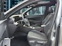 Volkswagen T-Roc 1.5 eTSI R-LINE ZWART-DAK/PANO-DAK/TREKHAAK/CAMERA/19''INCH/IQ-LIGHTS