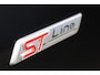 Ford Focus 1.0-125pk EcoBoost ST-Line AUTOMAAT ! Gun u het gemak, comfort en plezier van een automaat ! Autm. airco, stoel-, stuur- en voorraamverw., all season banden, camera, LED verlichting, navigatie, telefoonvoorb., trekhaak etc.