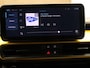 Jeep Avenger 1st Edition 54 kWh - SOH 94.8% - ORIGINEEL NEDERLANDSE AUTO - DODEHOEKDETECTIE - ADAPTIEVE CRUISE CONTROL - PARKEERSENSOREN VOOR EN ACHTER - DRAADLOZE TELEFOONLADER - APPLE CARPLAY/ANDROID AUTO - VOORSTOELEN VERWARMD