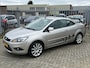 Ford Focus Coupé-Cabriolet 1.6 Titanium! NL AUTO NAP! Leer l Stoelverwarming l Cruise l PDC l NAVI! TOPSTAAT zeer verzorgd!