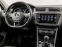 Volkswagen Tiguan 1.4 TSI Sportline (APPLE CARPLAY, GROOT NAVI, CLIMATE, STOELVERWARMING, SPORTSTOELEN, GETINT GLAS, PARKEERSENSOREN, NIEUWSTAAT)