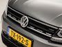 Volkswagen Tiguan 1.4 TSI Sportline (APPLE CARPLAY, GROOT NAVI, CLIMATE, STOELVERWARMING, SPORTSTOELEN, GETINT GLAS, PARKEERSENSOREN, NIEUWSTAAT)